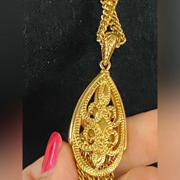 GORGEOUS VINTAGE MONET NECKLACE. BEAUTIFUL DETAILS. - Picture 4 of 11